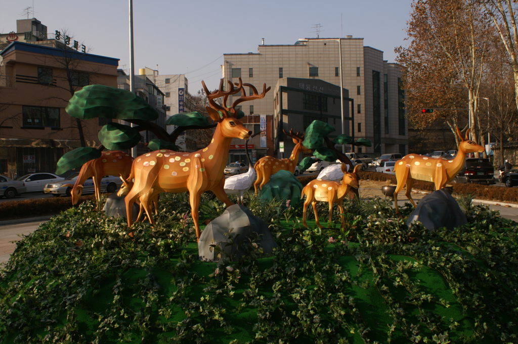 Hirschstatuen in Seoul