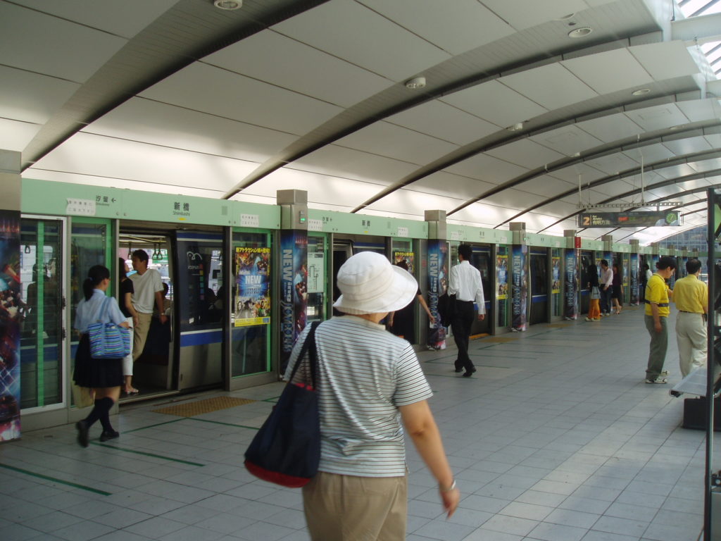 Yurikamome platform