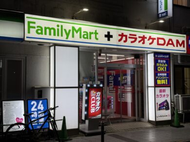 FamilyMart + Karaoke DAM