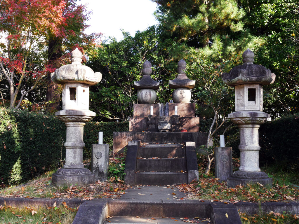 Grave of Katsu Kaishu and his wife Tami