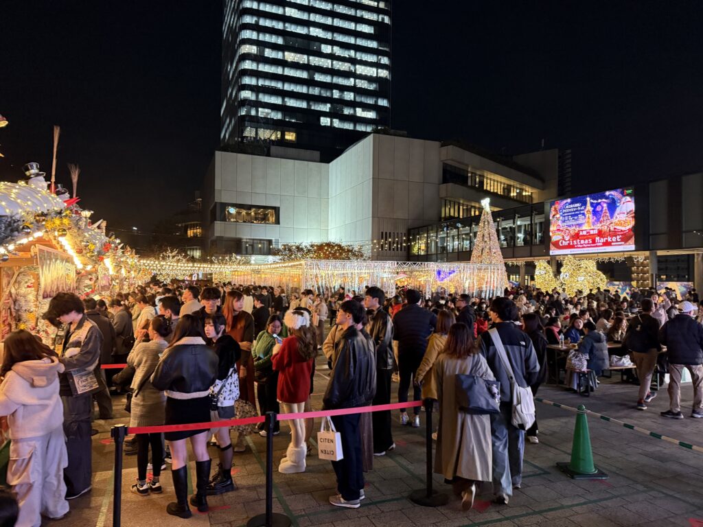 People lining up at the Christmas market